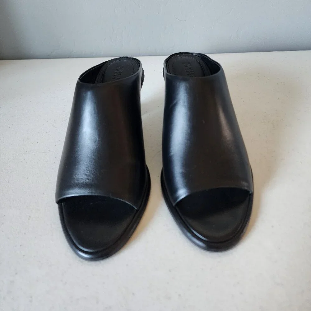 Mercedes Castillo Mule "EUC" - Picture 4 of 16